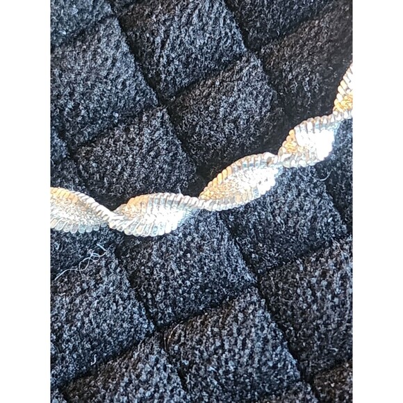 Sterling Silver 925 Italy 7” Twisted Herringbone Bracelet Signed SU 3gm - Picture 4 of 13